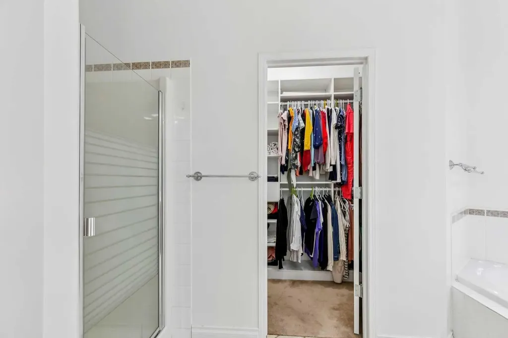 5 Royal Crest Terrace NW Calgary AB T3G 4M3