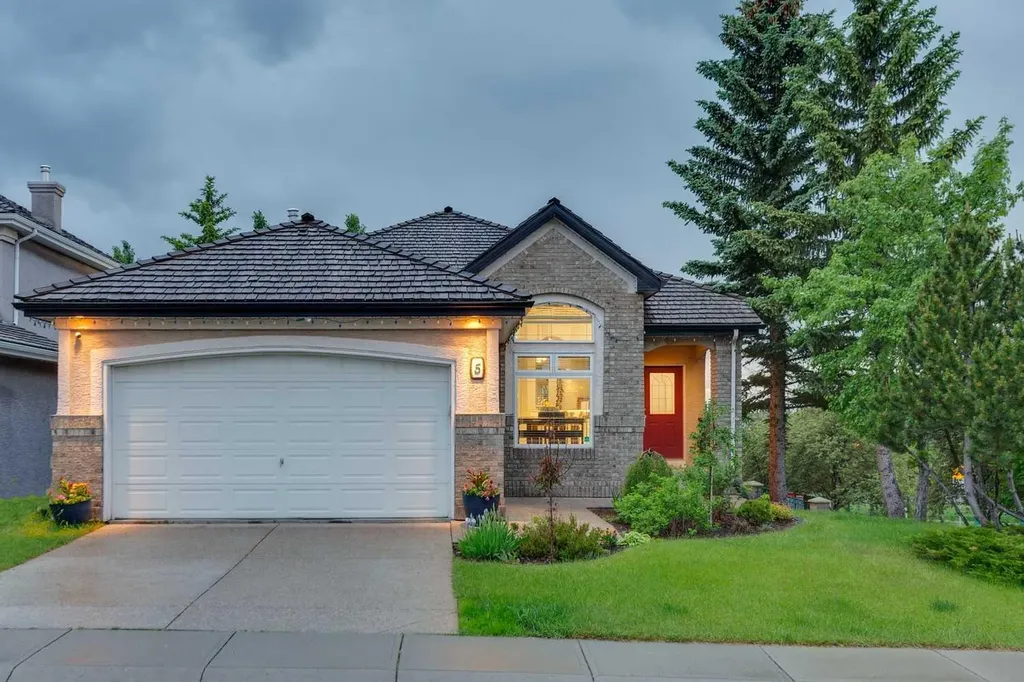 5 Royal Crest Terrace NW Calgary AB T3G 4M3