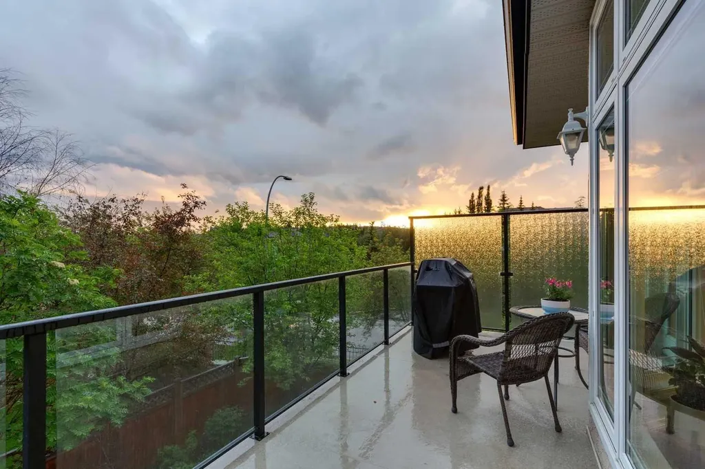 5 Royal Crest Terrace NW Calgary AB T3G 4M3