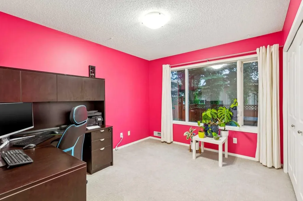 5 Royal Crest Terrace NW Calgary AB T3G 4M3