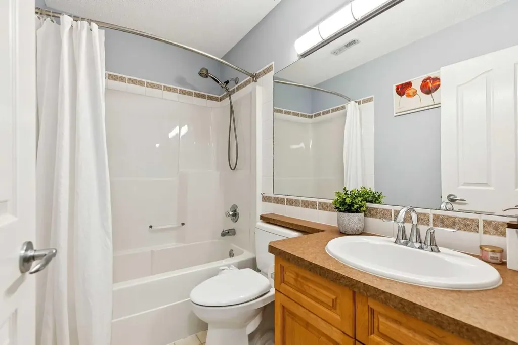 5 Royal Crest Terrace NW Calgary AB T3G 4M3