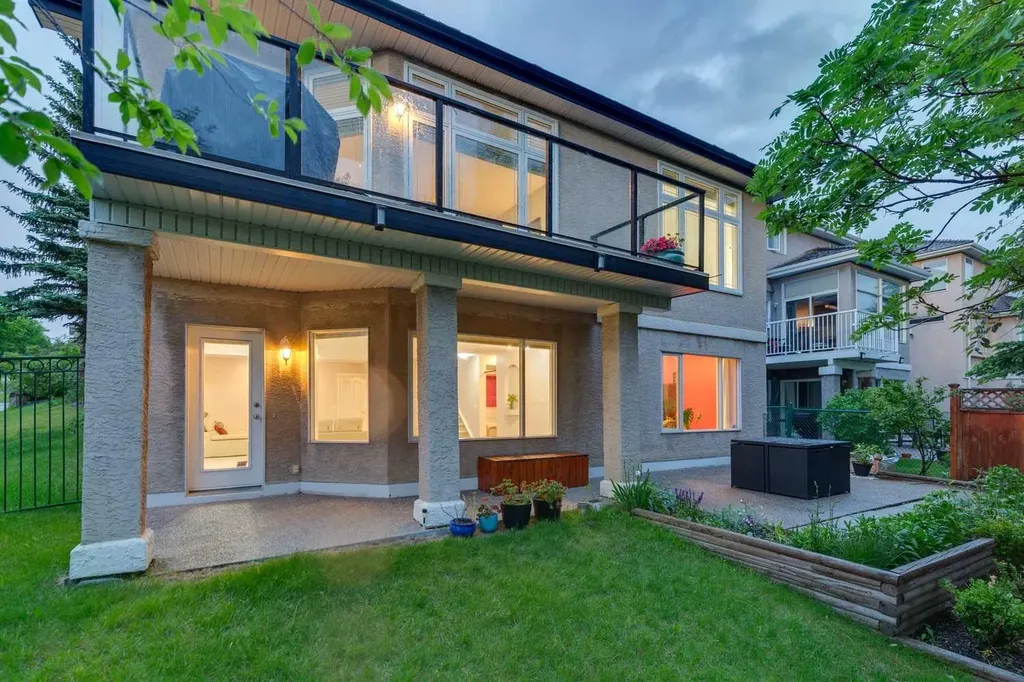 5 Royal Crest Terrace NW Calgary AB T3G 4M3