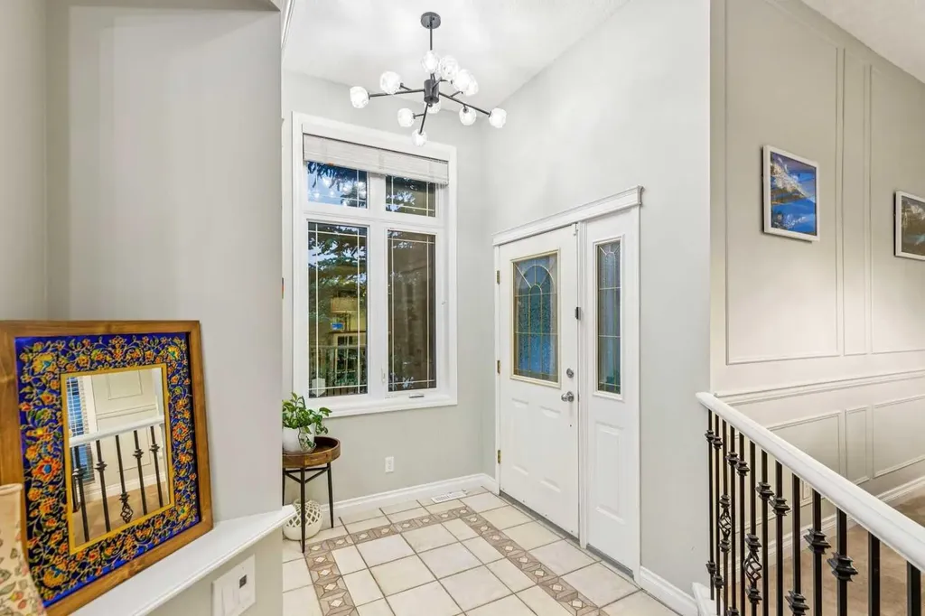 5 Royal Crest Terrace NW Calgary AB T3G 4M3
