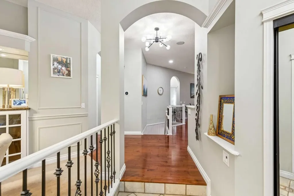 5 Royal Crest Terrace NW Calgary AB T3G 4M3