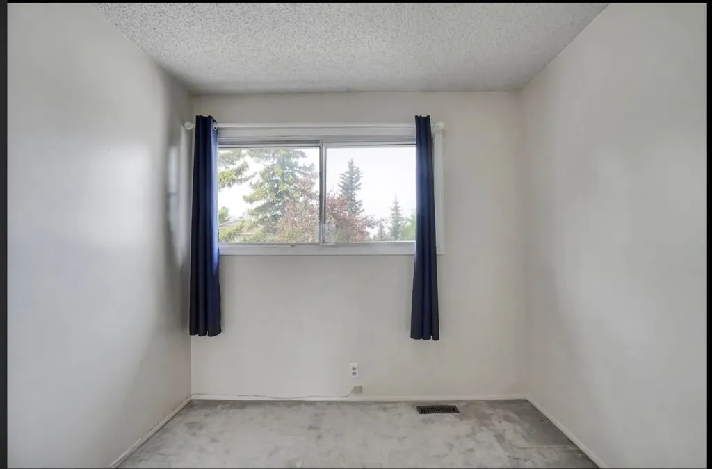 164 Woodsman Lane Calgary AB T2W 4Z6