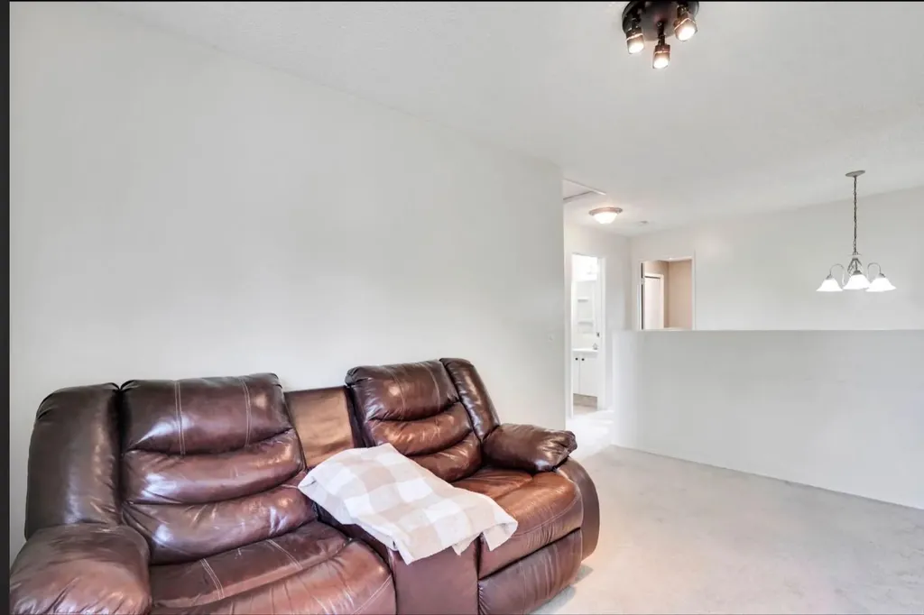 164 Woodsman Lane Calgary AB T2W 4Z6