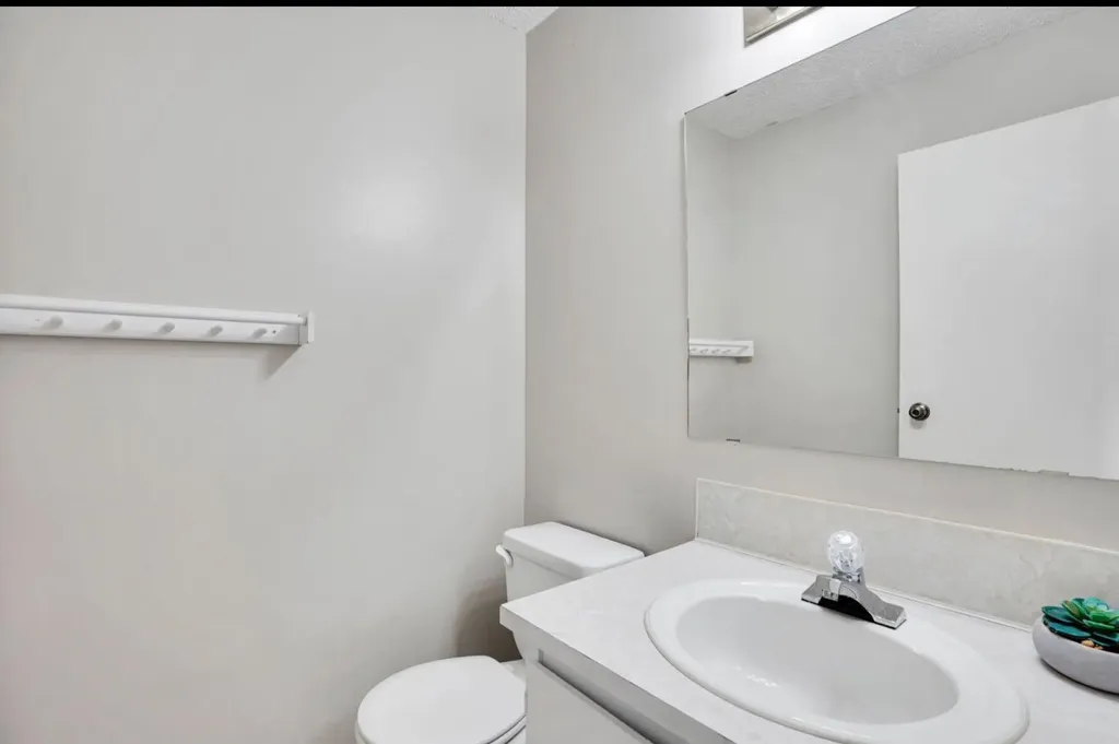 164 Woodsman Lane Calgary AB T2W 4Z6