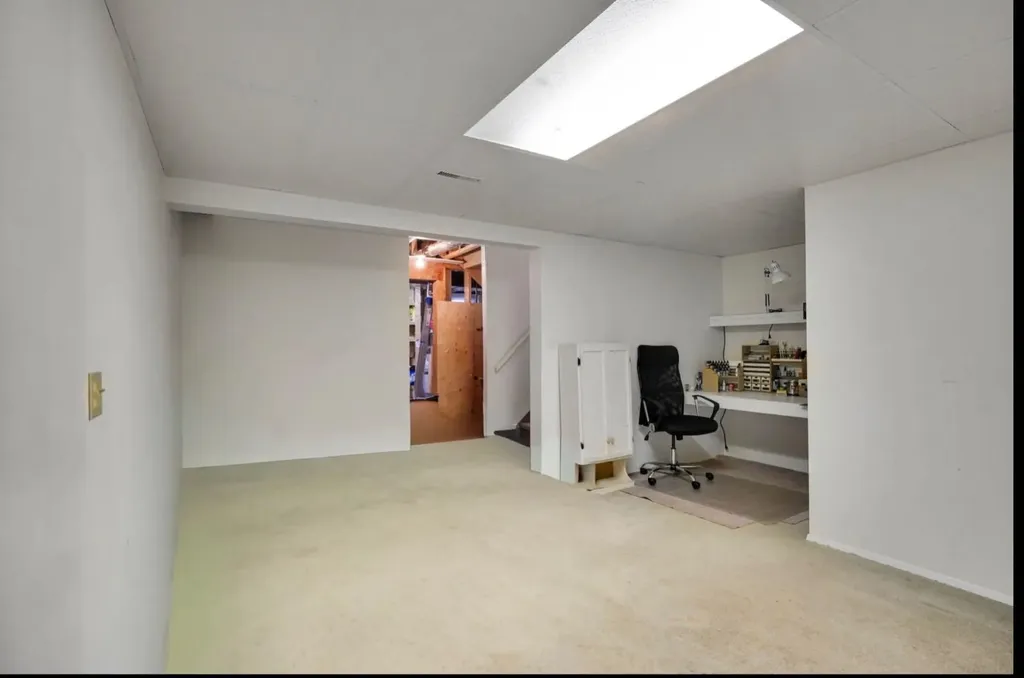 164 Woodsman Lane Calgary AB T2W 4Z6