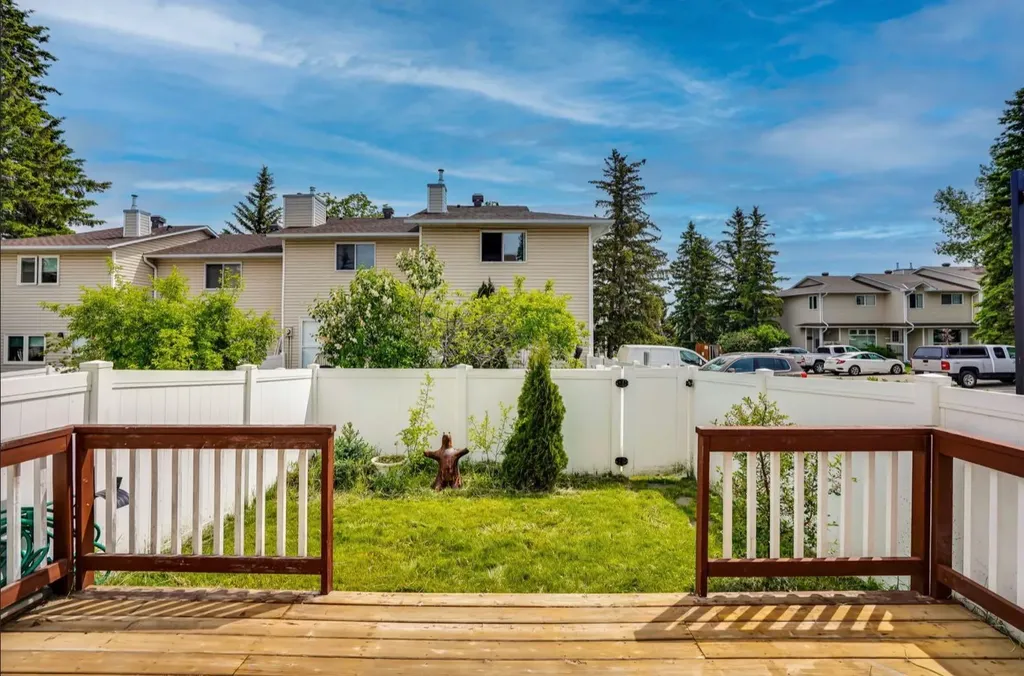 164 Woodsman Lane Calgary AB T2W 4Z6