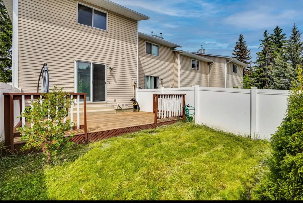 164 Woodsman Lane Calgary AB T2W 4Z6