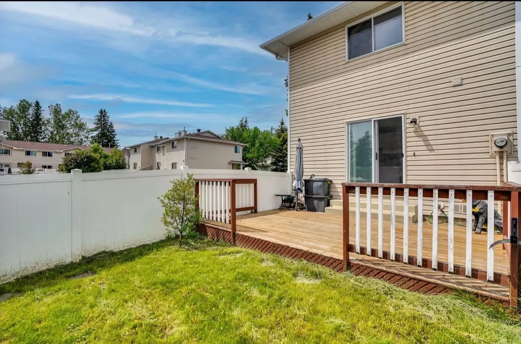 164 Woodsman Lane Calgary AB T2W 4Z6