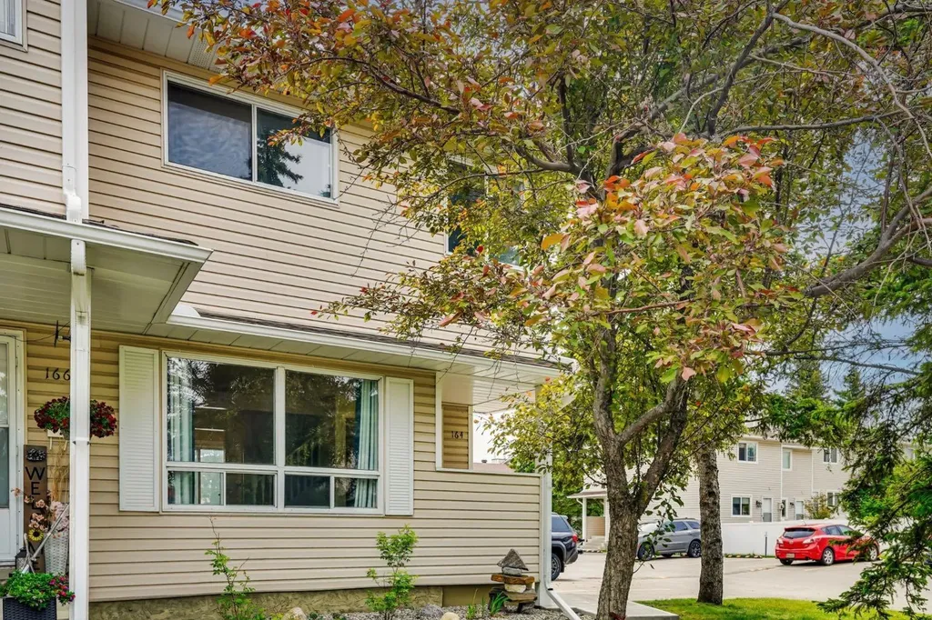 164 Woodsman Lane Calgary AB T2W 4Z6