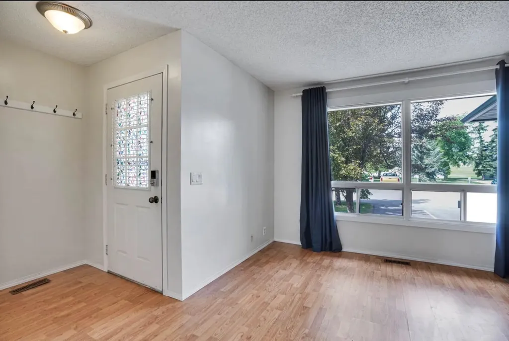 164 Woodsman Lane Calgary AB T2W 4Z6