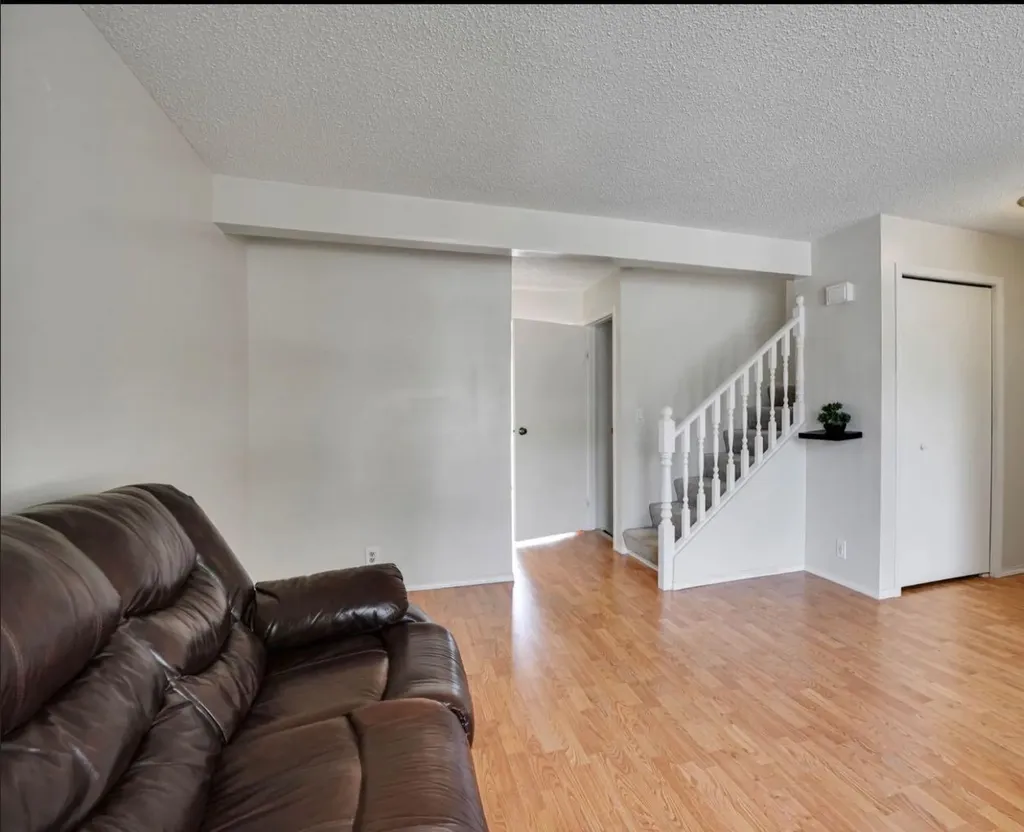 164 Woodsman Lane Calgary AB T2W 4Z6