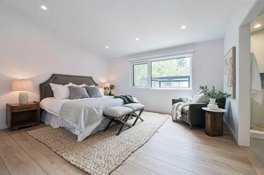 3111 Leduc Crescent SW Calgary AB T3E 5X1