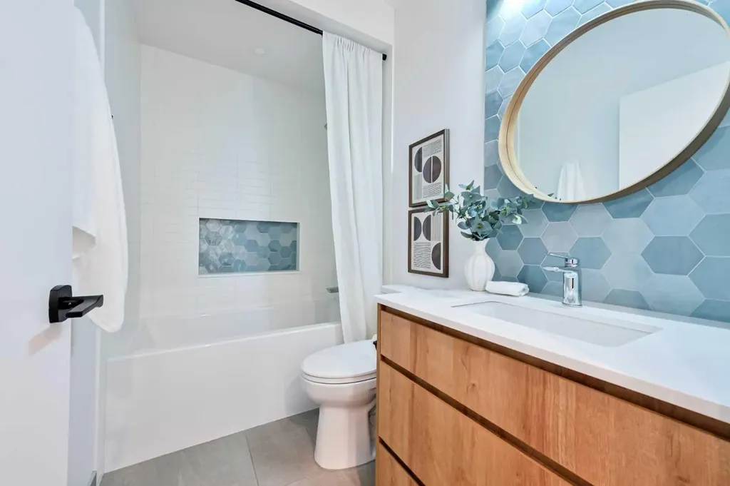 3111 Leduc Crescent SW Calgary AB T3E 5X1