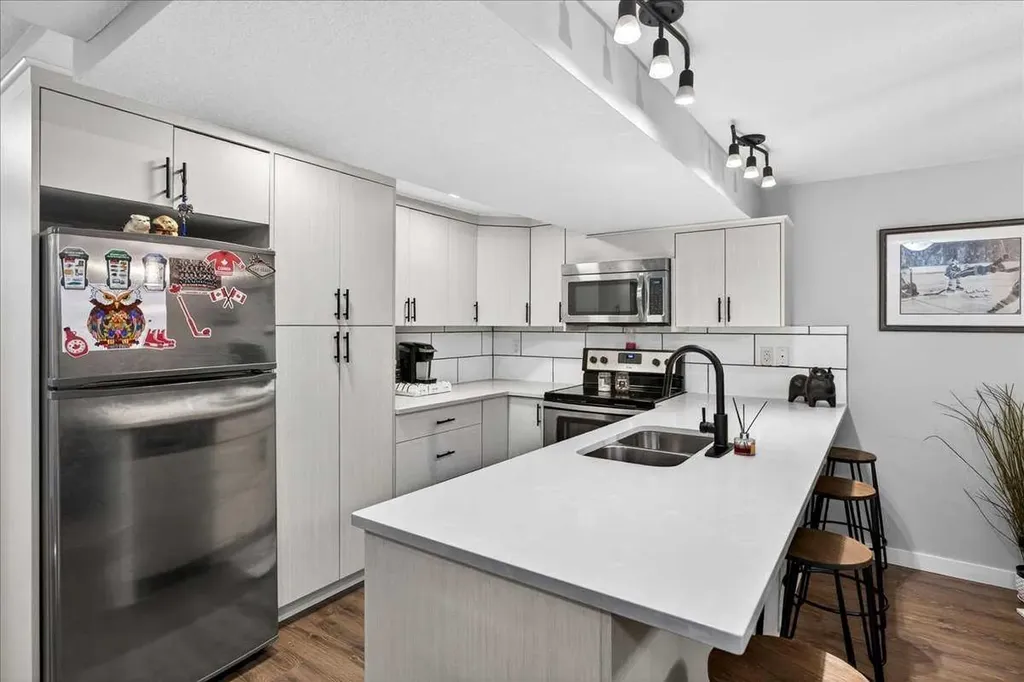 2815 17 Street SW Calgary AB T2T 6T5