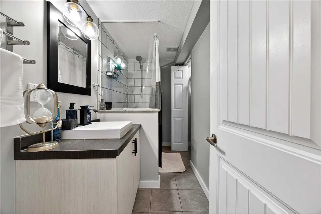 2815 17 Street SW Calgary AB T2T 6T5