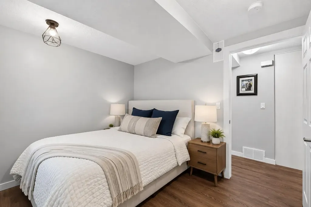 2815 17 Street SW Calgary AB T2T 6T5