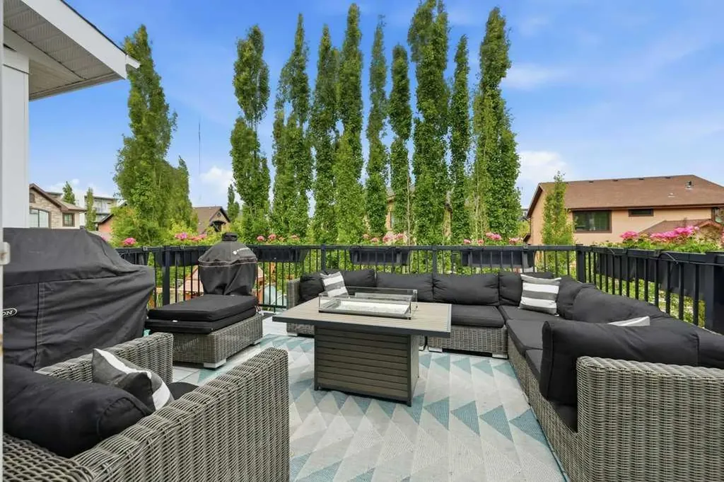 73 Westpark Crescent SW Calgary AB T3H 0C2