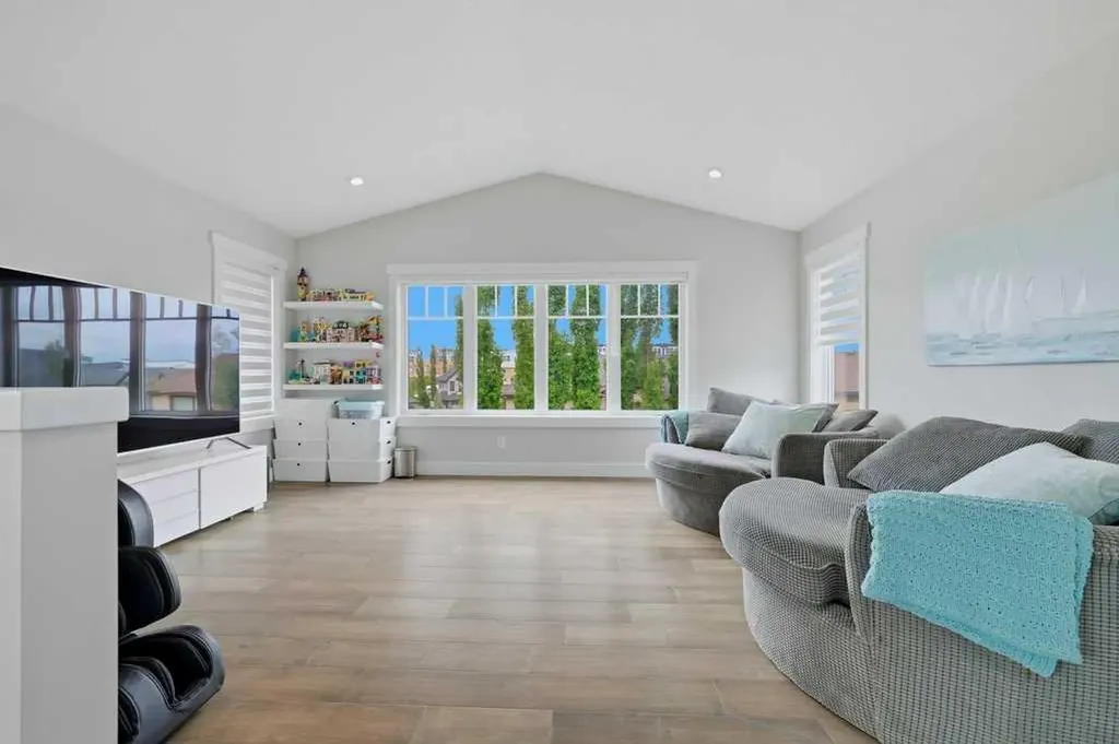 73 Westpark Crescent SW Calgary AB T3H 0C2