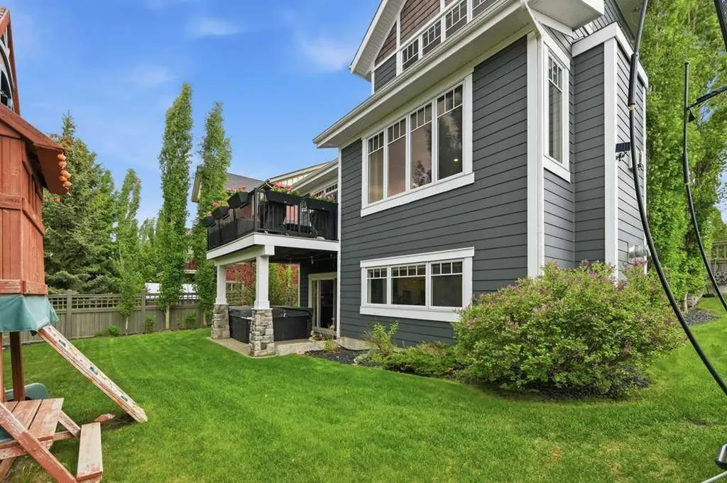 73 Westpark Crescent SW Calgary AB T3H 0C2