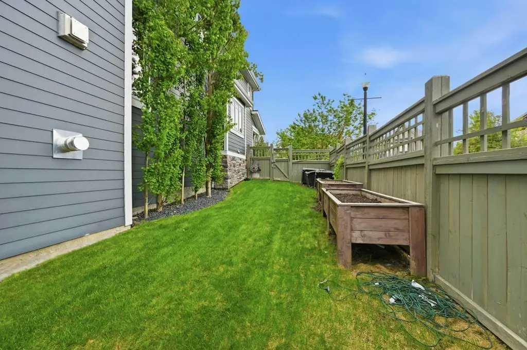 73 Westpark Crescent SW Calgary AB T3H 0C2