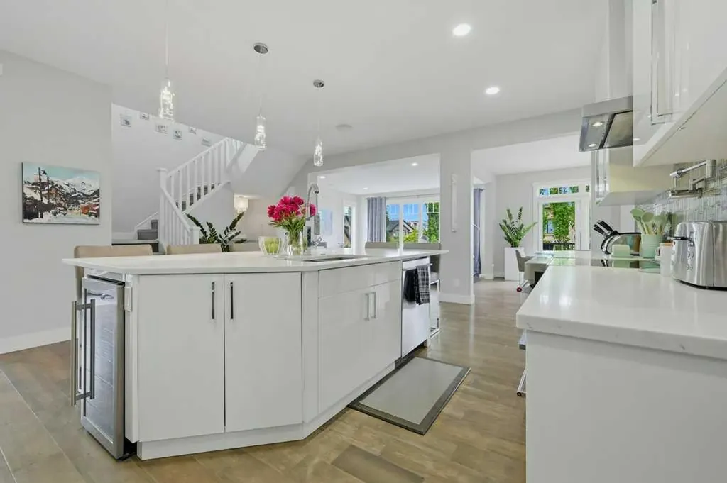 73 Westpark Crescent SW Calgary AB T3H 0C2