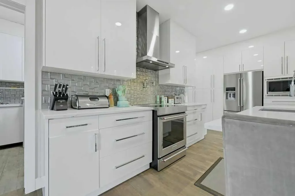 73 Westpark Crescent SW Calgary AB T3H 0C2