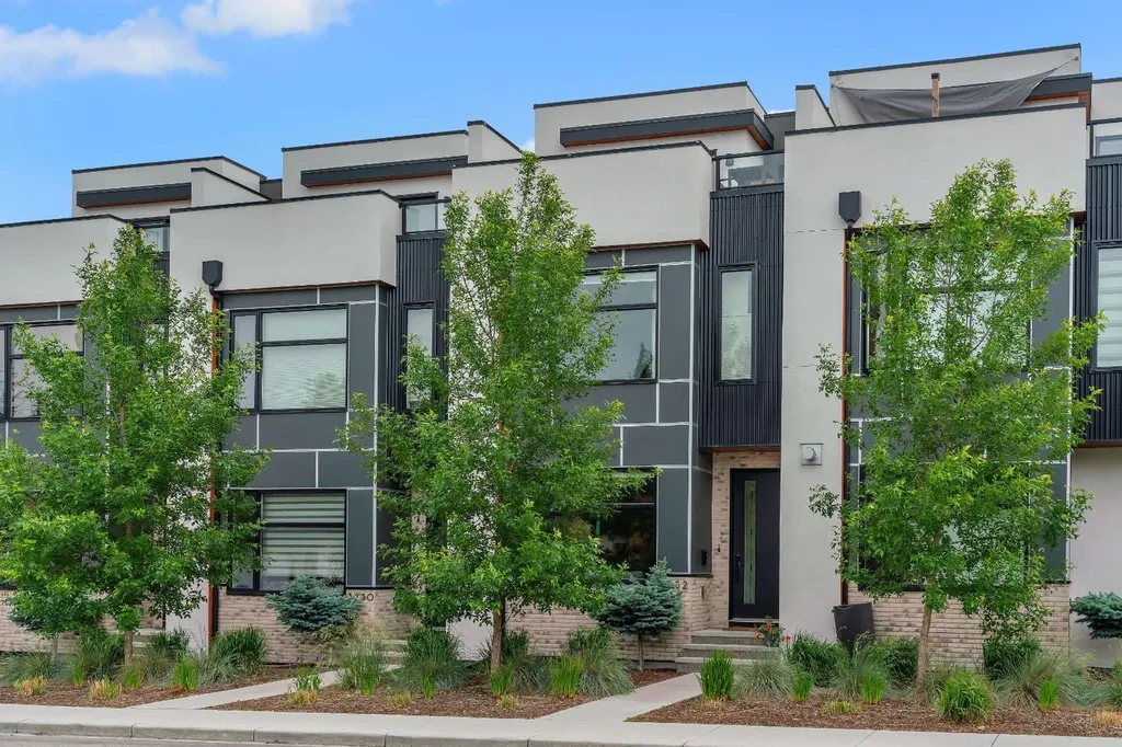 3252 18 Street SW Calgary AB T2T 1W2