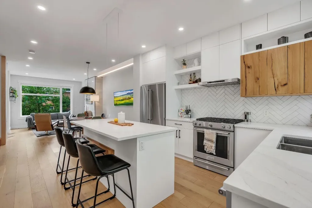 3252 18 Street SW Calgary AB T2T 1W2