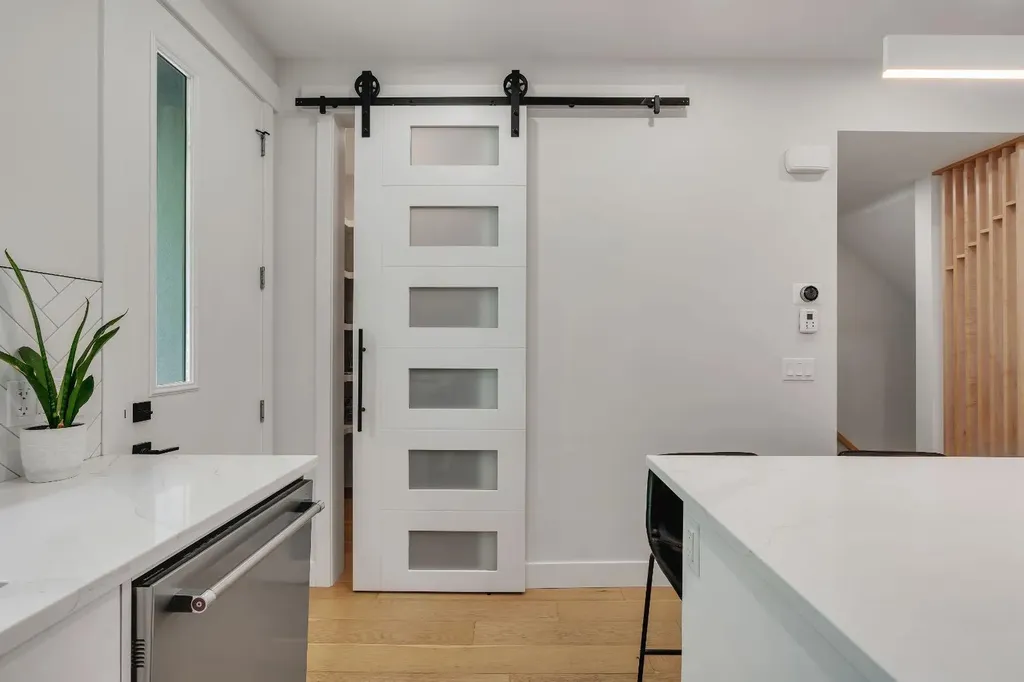 3252 18 Street SW Calgary AB T2T 1W2