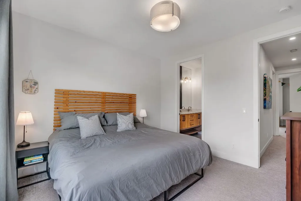 3252 18 Street SW Calgary AB T2T 1W2