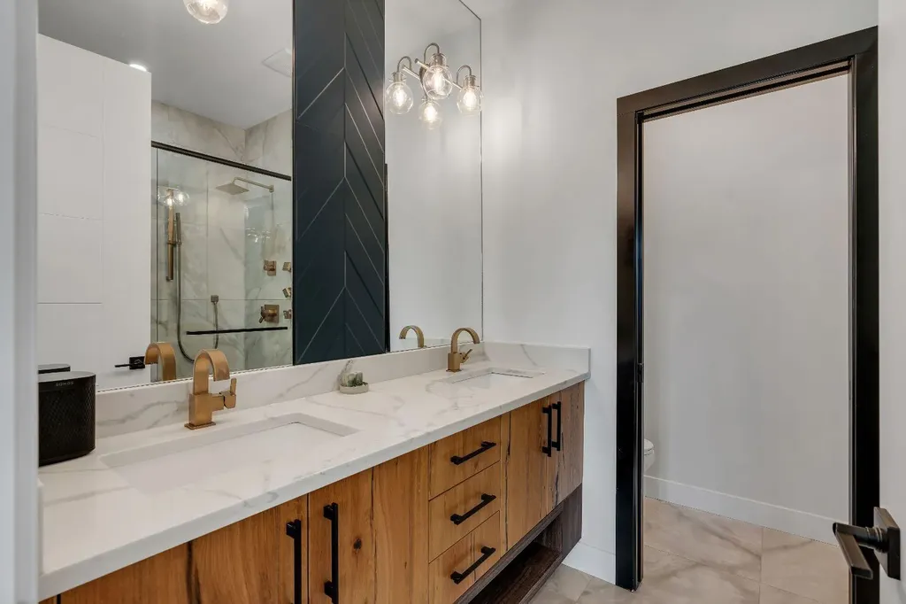3252 18 Street SW Calgary AB T2T 1W2
