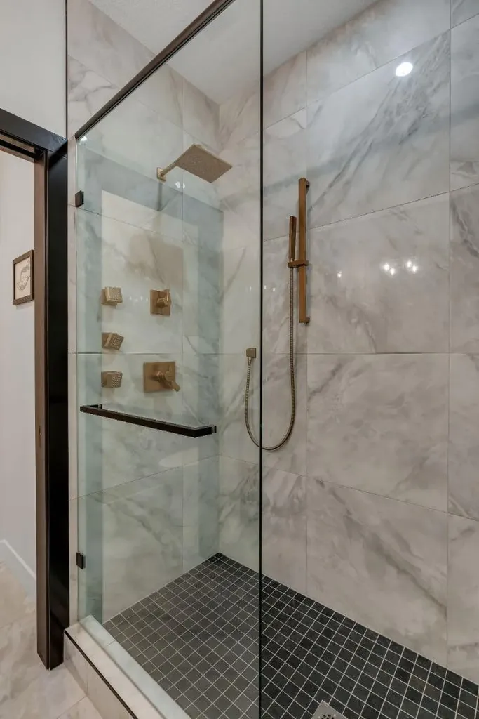 3252 18 Street SW Calgary AB T2T 1W2