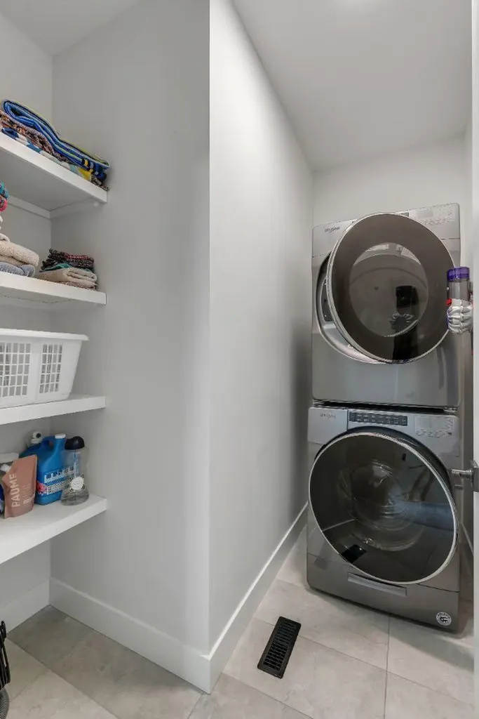 3252 18 Street SW Calgary AB T2T 1W2