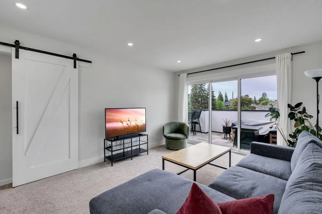 3252 18 Street SW Calgary AB T2T 1W2