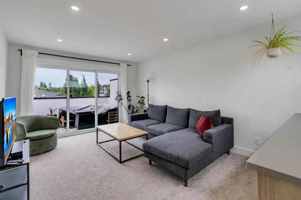3252 18 Street SW Calgary AB T2T 1W2
