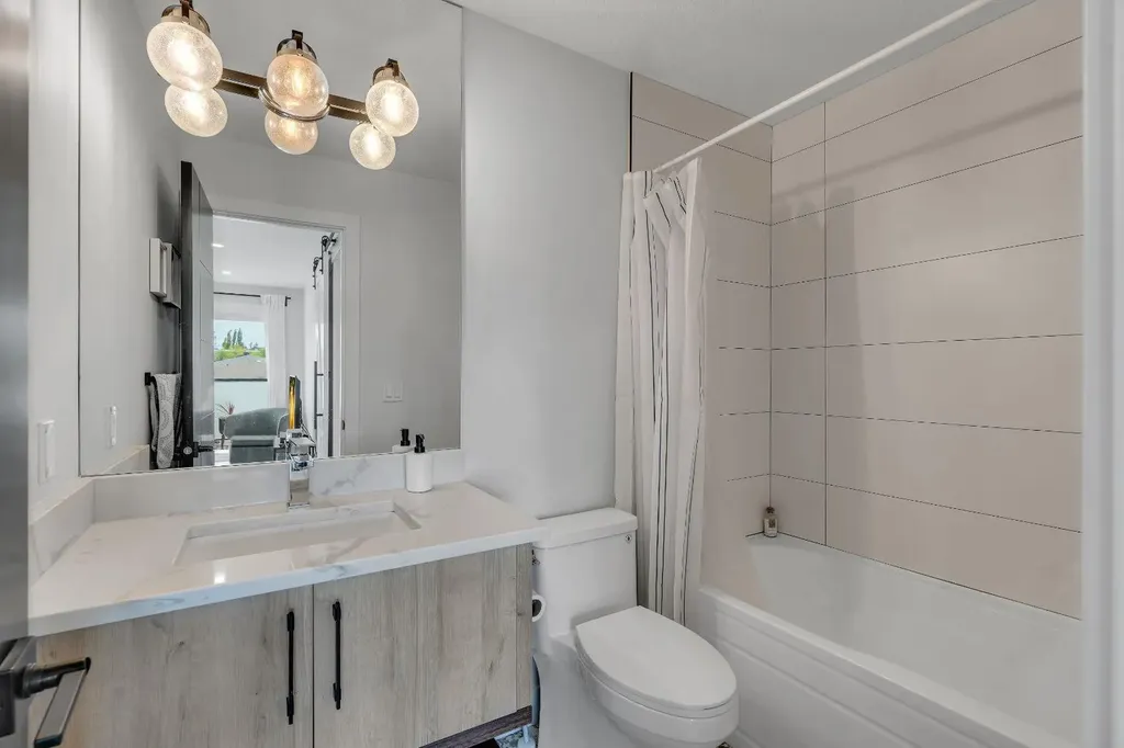 3252 18 Street SW Calgary AB T2T 1W2