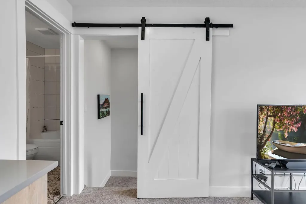 3252 18 Street SW Calgary AB T2T 1W2