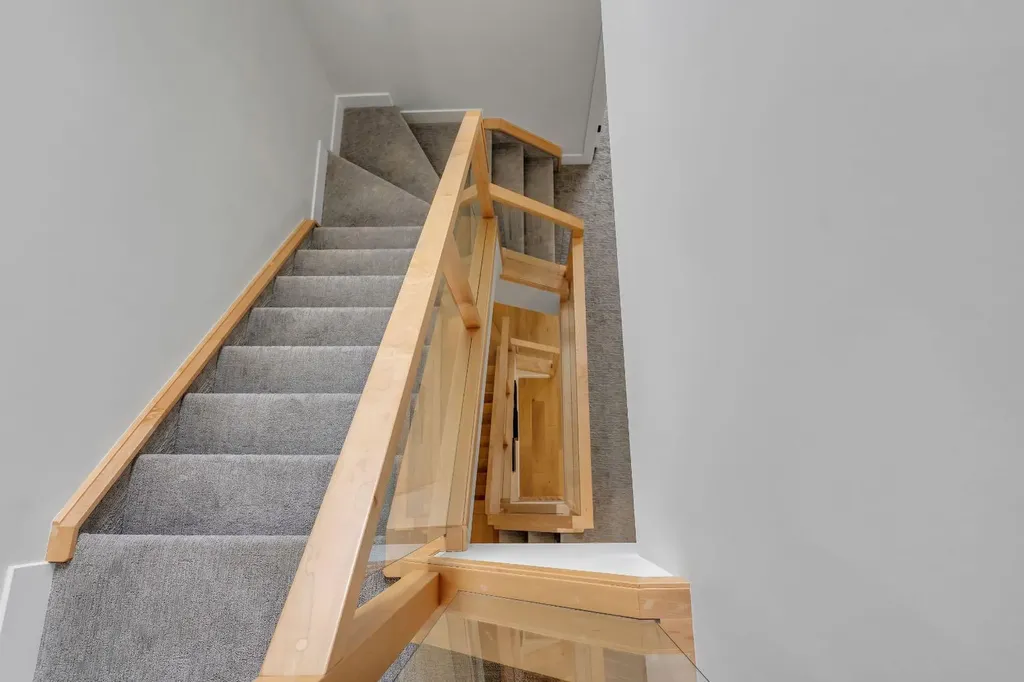 3252 18 Street SW Calgary AB T2T 1W2