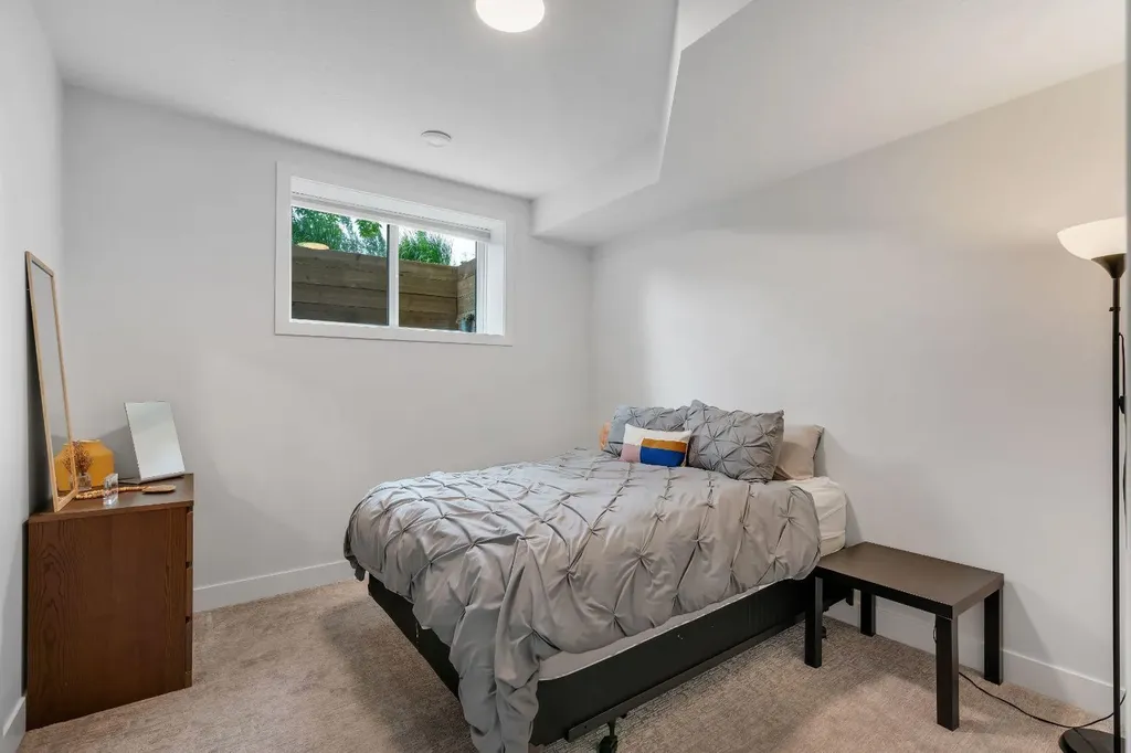 3252 18 Street SW Calgary AB T2T 1W2