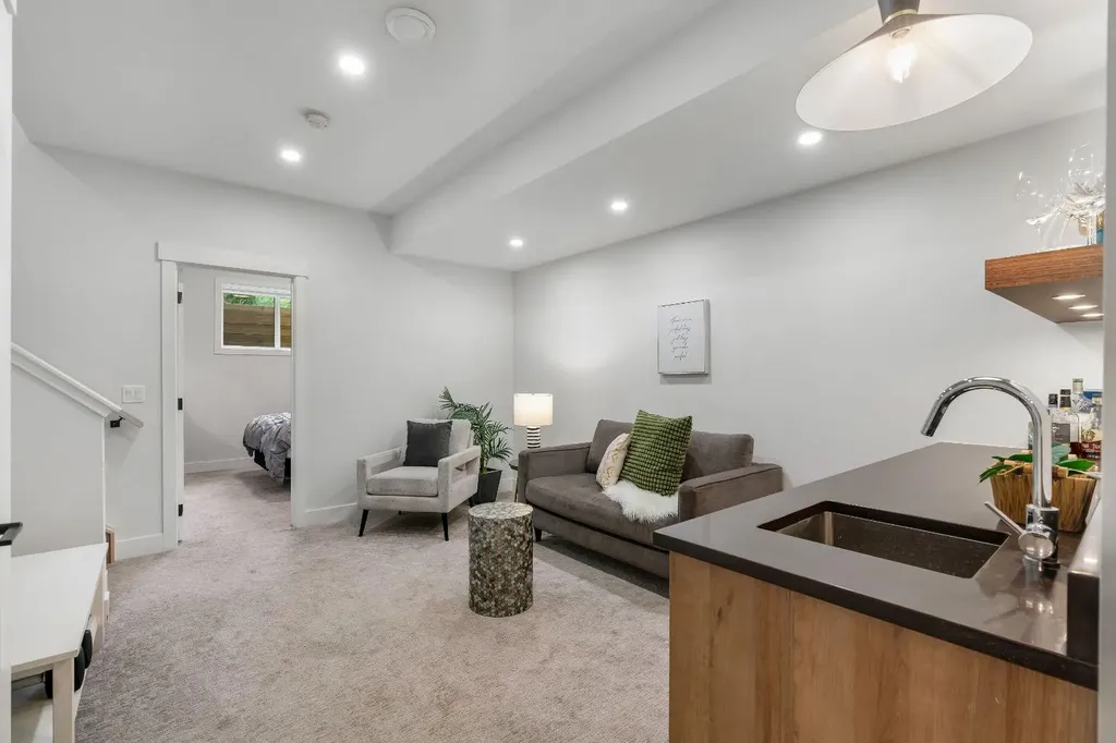 3252 18 Street SW Calgary AB T2T 1W2