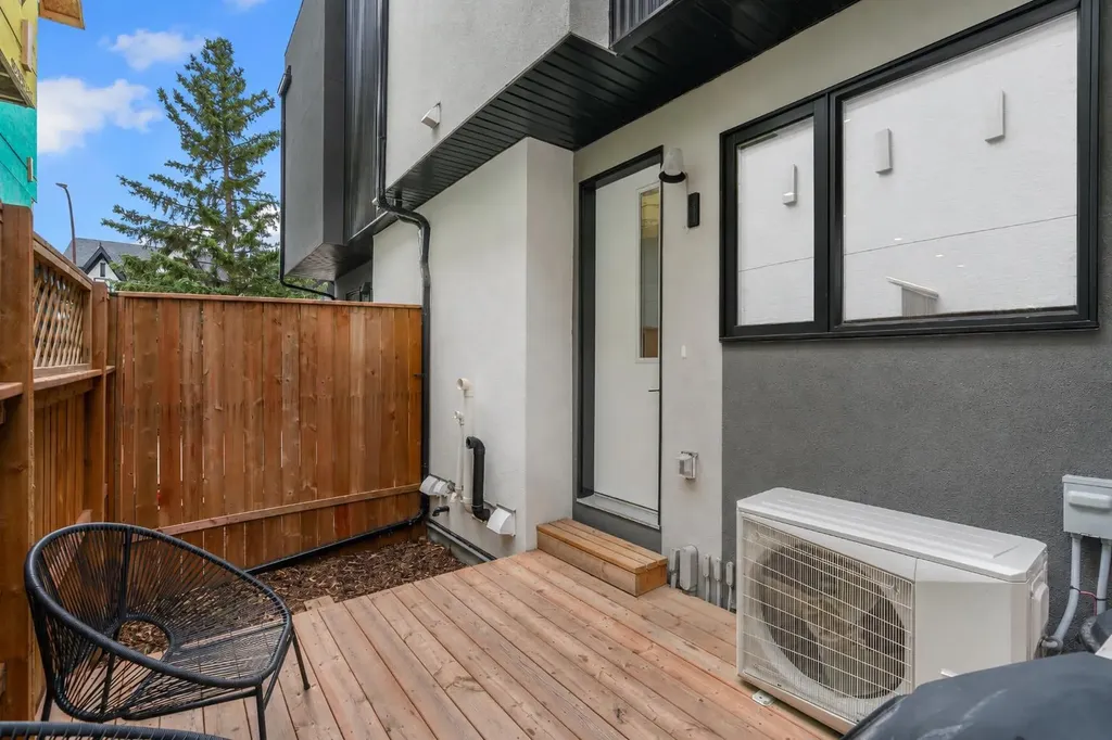 3252 18 Street SW Calgary AB T2T 1W2