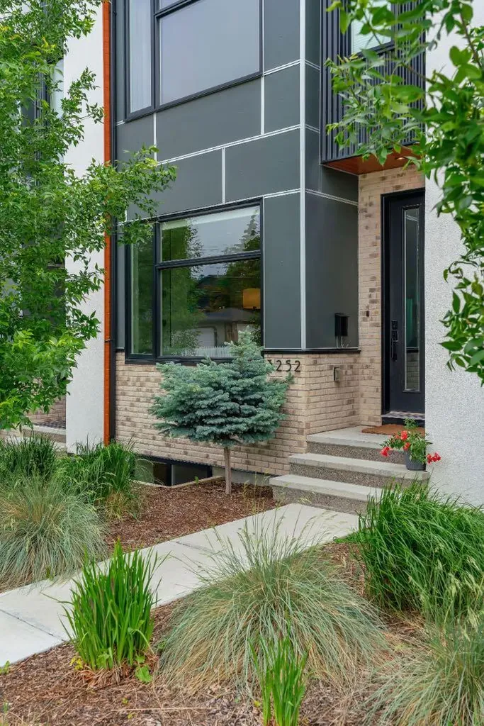 3252 18 Street SW Calgary AB T2T 1W2