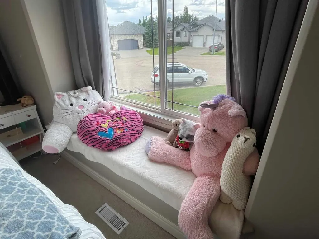 18 Park Point Whitecourt AB T7S 1W9