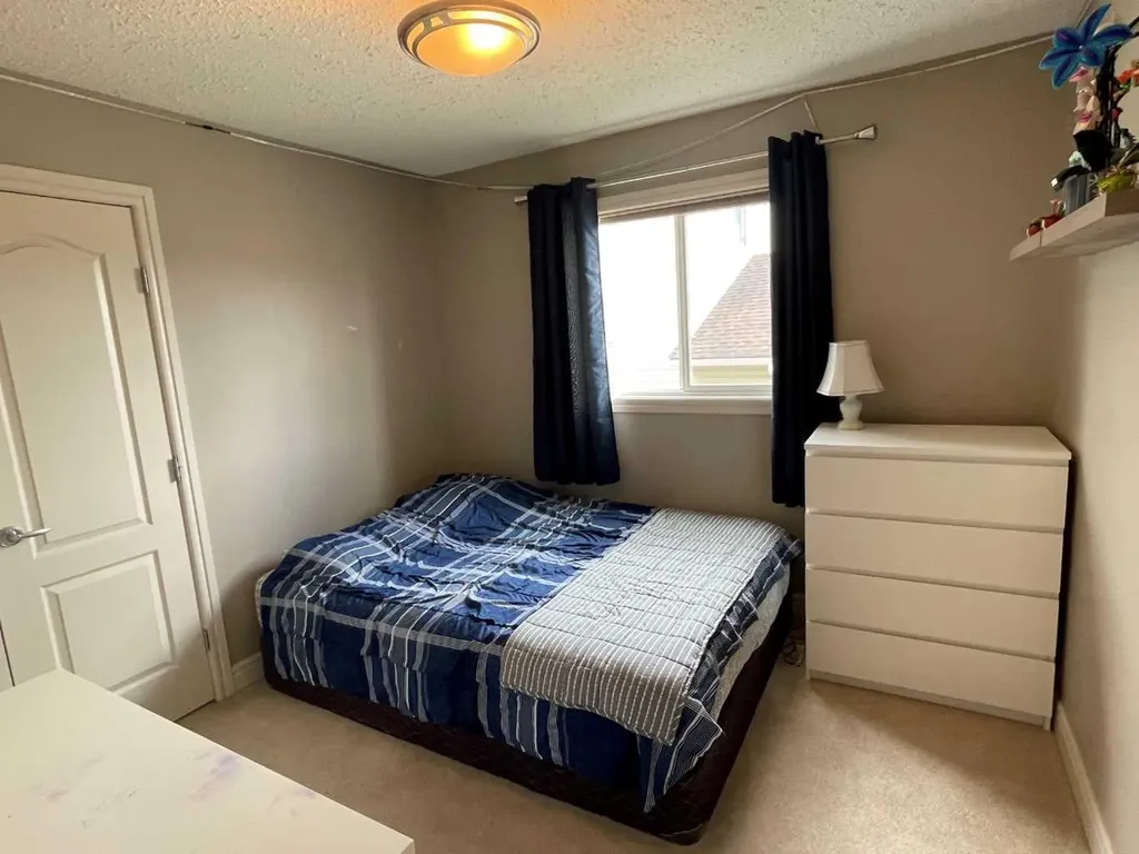 18 Park Point Whitecourt AB T7S 1W9