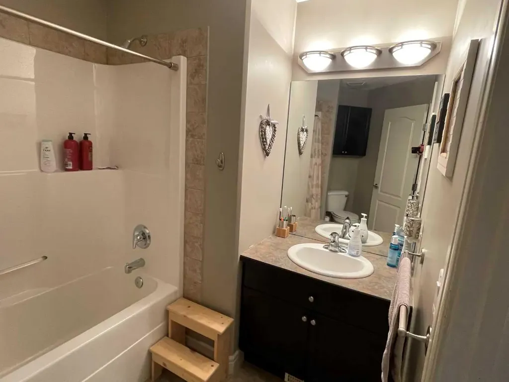 18 Park Point Whitecourt AB T7S 1W9