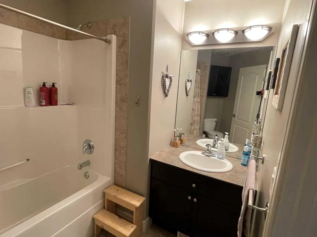 18 Park Point Whitecourt AB T7S 1W9