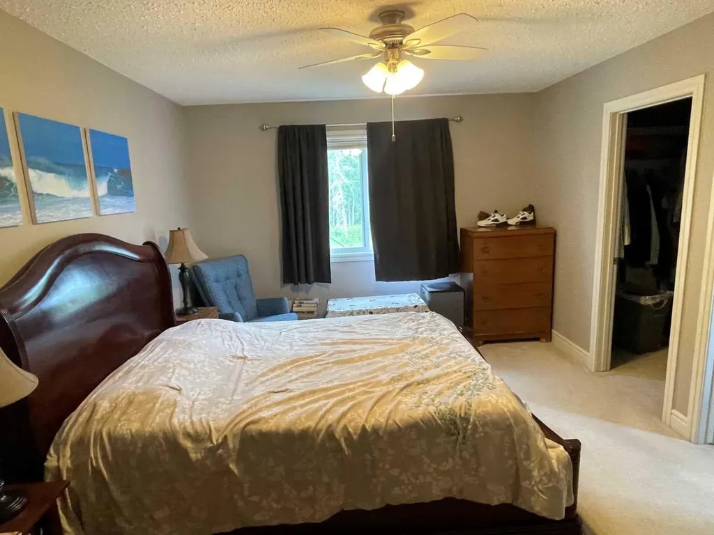 18 Park Point Whitecourt AB T7S 1W9